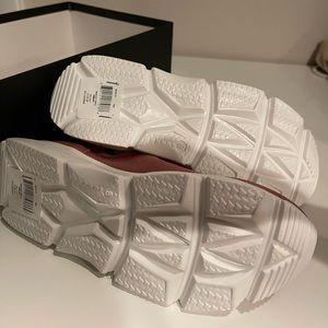 Valentino sneakers sz 8 BNWT free shipping !